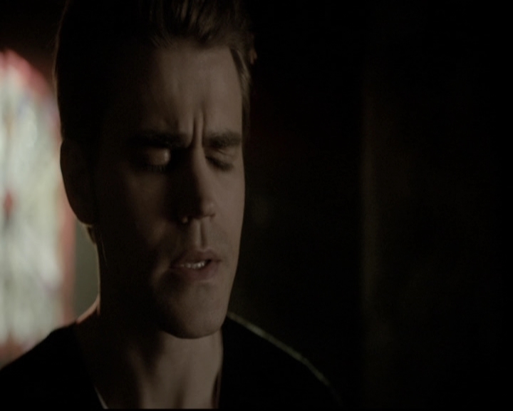 VampireDiariesWorld-dot-nl_6x22ImThinkingOfYouAllTheWhile1970.jpg