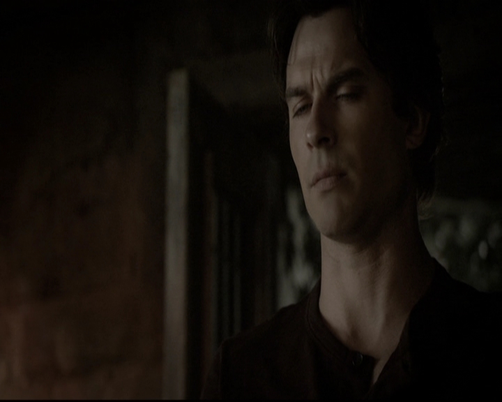 VampireDiariesWorld-dot-nl_6x22ImThinkingOfYouAllTheWhile1973.jpg