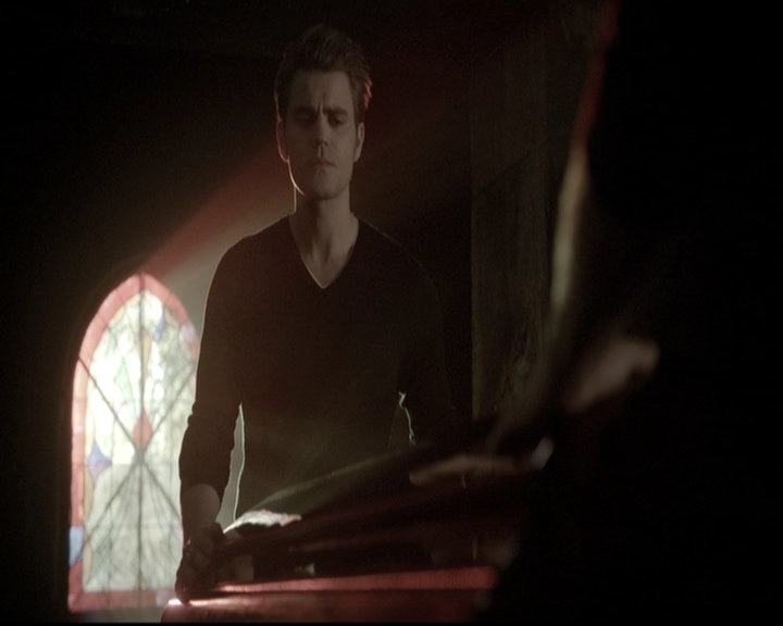 VampireDiariesWorld-dot-nl_6x22ImThinkingOfYouAllTheWhile1976.jpg