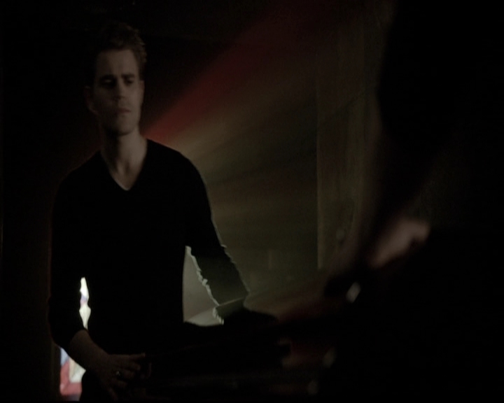 VampireDiariesWorld-dot-nl_6x22ImThinkingOfYouAllTheWhile1977.jpg