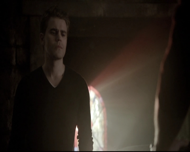 VampireDiariesWorld-dot-nl_6x22ImThinkingOfYouAllTheWhile1979.jpg