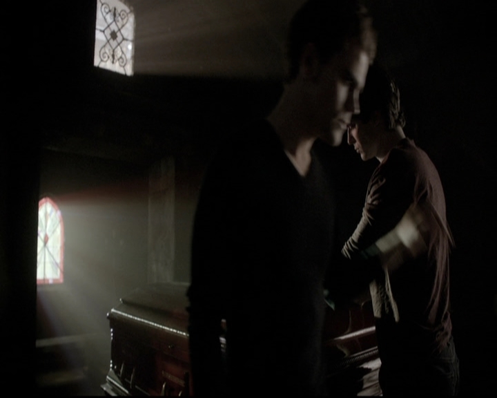 VampireDiariesWorld-dot-nl_6x22ImThinkingOfYouAllTheWhile1988.jpg