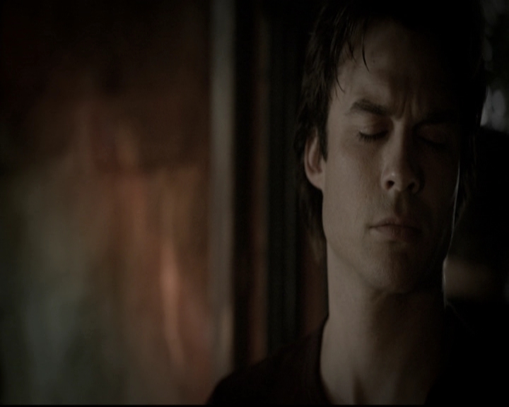 VampireDiariesWorld-dot-nl_6x22ImThinkingOfYouAllTheWhile1990.jpg