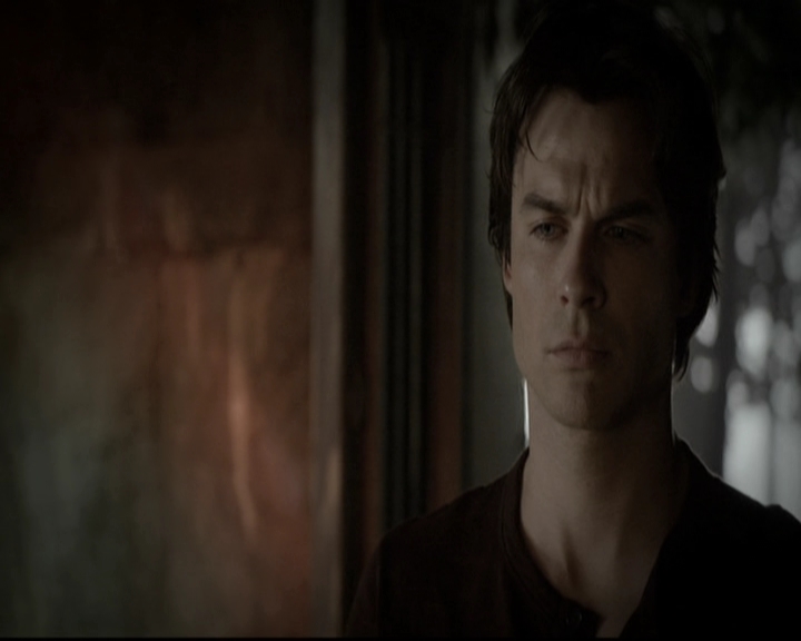 VampireDiariesWorld-dot-nl_6x22ImThinkingOfYouAllTheWhile1994.jpg