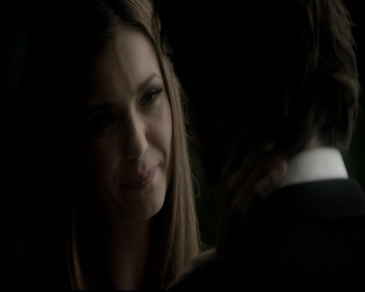 VampireDiariesWorld-dot-nl_6x22ImThinkingOfYouAllTheWhile2001.jpg