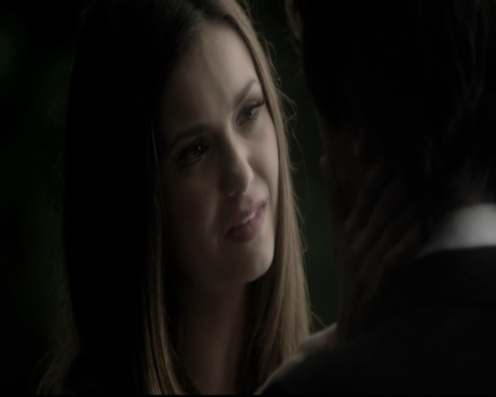 VampireDiariesWorld-dot-nl_6x22ImThinkingOfYouAllTheWhile2004.jpg