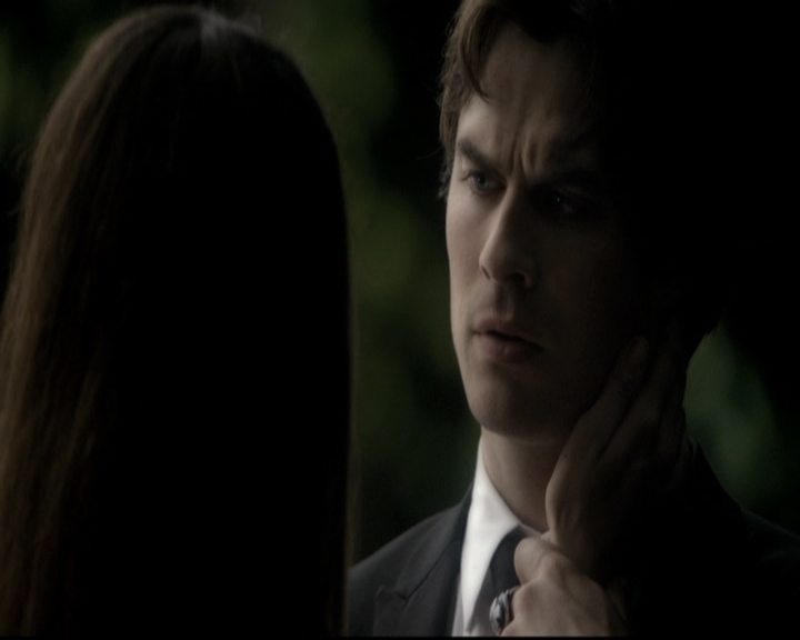 VampireDiariesWorld-dot-nl_6x22ImThinkingOfYouAllTheWhile2005.jpg