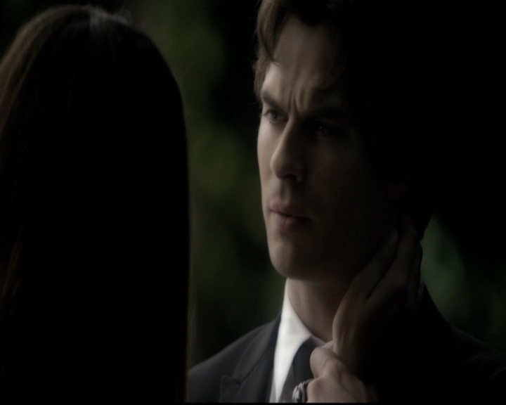 VampireDiariesWorld-dot-nl_6x22ImThinkingOfYouAllTheWhile2006.jpg