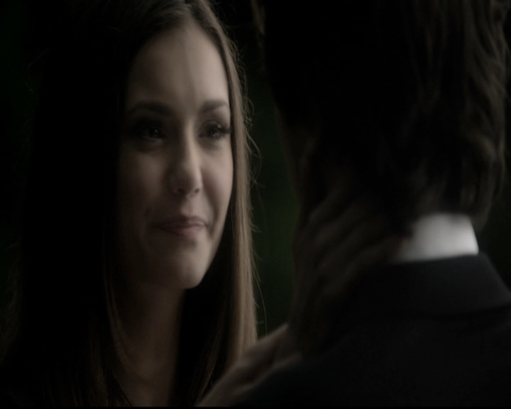 VampireDiariesWorld-dot-nl_6x22ImThinkingOfYouAllTheWhile2009.jpg