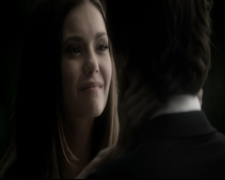 VampireDiariesWorld-dot-nl_6x22ImThinkingOfYouAllTheWhile2010.jpg