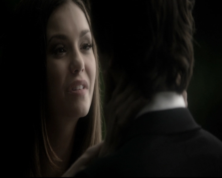 VampireDiariesWorld-dot-nl_6x22ImThinkingOfYouAllTheWhile2011.jpg