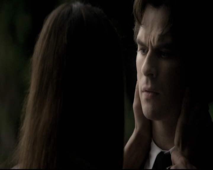 VampireDiariesWorld-dot-nl_6x22ImThinkingOfYouAllTheWhile2013.jpg