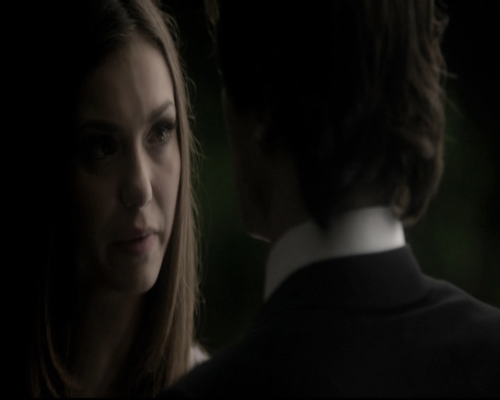 VampireDiariesWorld-dot-nl_6x22ImThinkingOfYouAllTheWhile2030.jpg