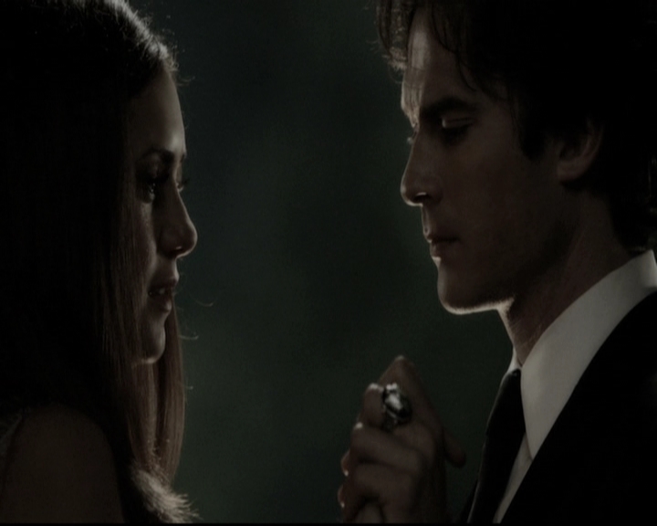 VampireDiariesWorld-dot-nl_6x22ImThinkingOfYouAllTheWhile2063.jpg