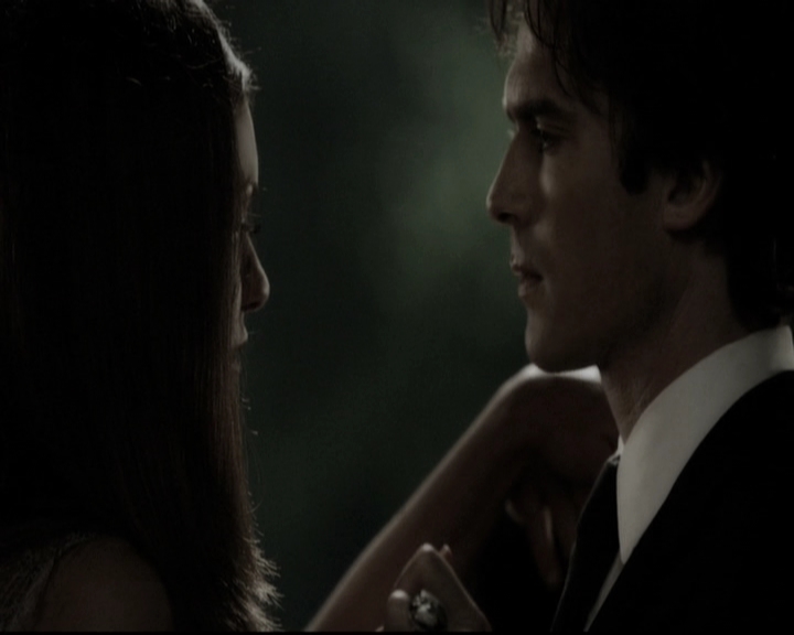 VampireDiariesWorld-dot-nl_6x22ImThinkingOfYouAllTheWhile2065.jpg