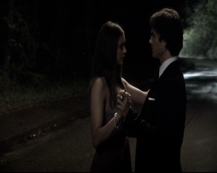 VampireDiariesWorld-dot-nl_6x22ImThinkingOfYouAllTheWhile2067.jpg