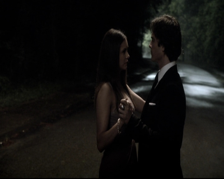 VampireDiariesWorld-dot-nl_6x22ImThinkingOfYouAllTheWhile2068.jpg