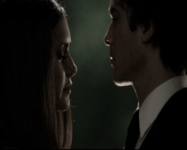 VampireDiariesWorld-dot-nl_6x22ImThinkingOfYouAllTheWhile2071.jpg