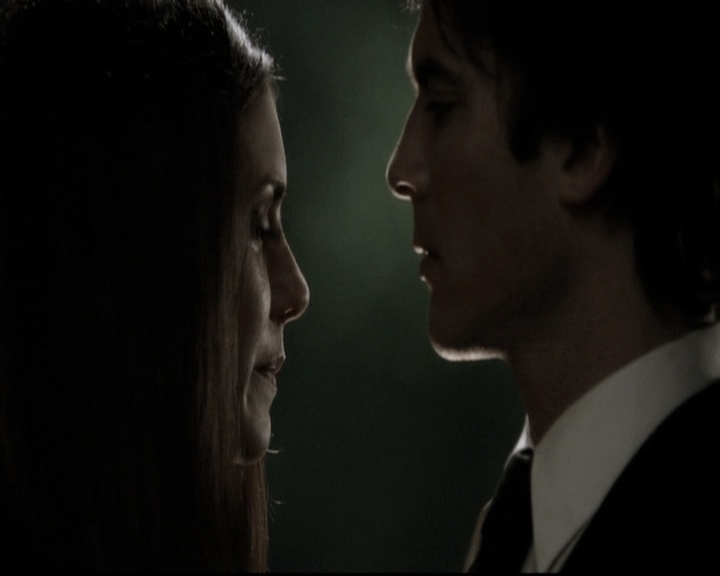 VampireDiariesWorld-dot-nl_6x22ImThinkingOfYouAllTheWhile2072.jpg