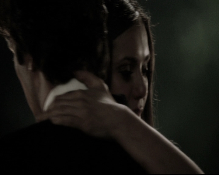 VampireDiariesWorld-dot-nl_6x22ImThinkingOfYouAllTheWhile2077.jpg