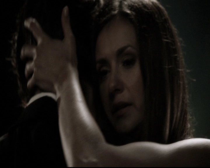 VampireDiariesWorld-dot-nl_6x22ImThinkingOfYouAllTheWhile2080.jpg