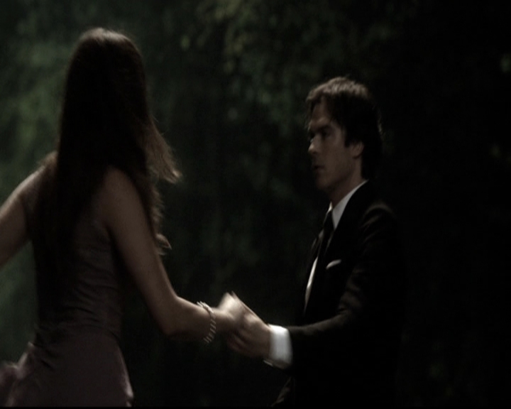 VampireDiariesWorld-dot-nl_6x22ImThinkingOfYouAllTheWhile2103.jpg