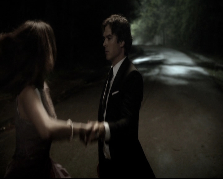 VampireDiariesWorld-dot-nl_6x22ImThinkingOfYouAllTheWhile2120.jpg