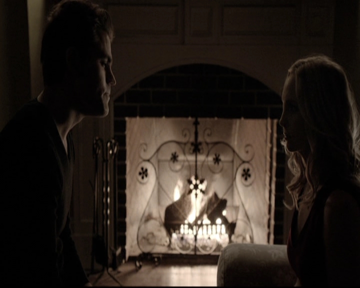 VampireDiariesWorld-dot-nl_6x22ImThinkingOfYouAllTheWhile2122.jpg