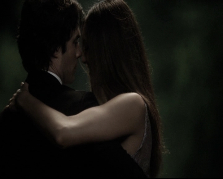 VampireDiariesWorld-dot-nl_6x22ImThinkingOfYouAllTheWhile2135.jpg