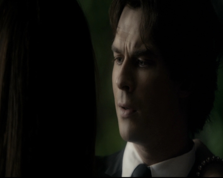 VampireDiariesWorld-dot-nl_6x22ImThinkingOfYouAllTheWhile2201.jpg