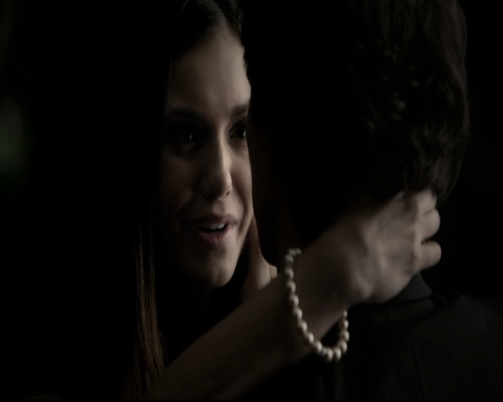 VampireDiariesWorld-dot-nl_6x22ImThinkingOfYouAllTheWhile2208.jpg