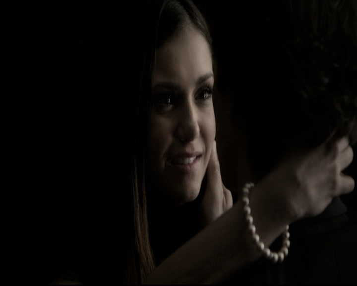 VampireDiariesWorld-dot-nl_6x22ImThinkingOfYouAllTheWhile2209.jpg