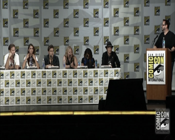 VampireDiariesWorld-dot-nl_S6TheVampireDiaires2014Comic-ConPanel1000.jpg