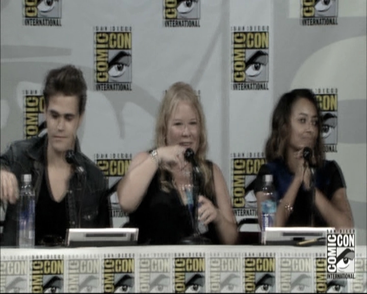 VampireDiariesWorld-dot-nl_S6TheVampireDiaires2014Comic-ConPanel1954.jpg