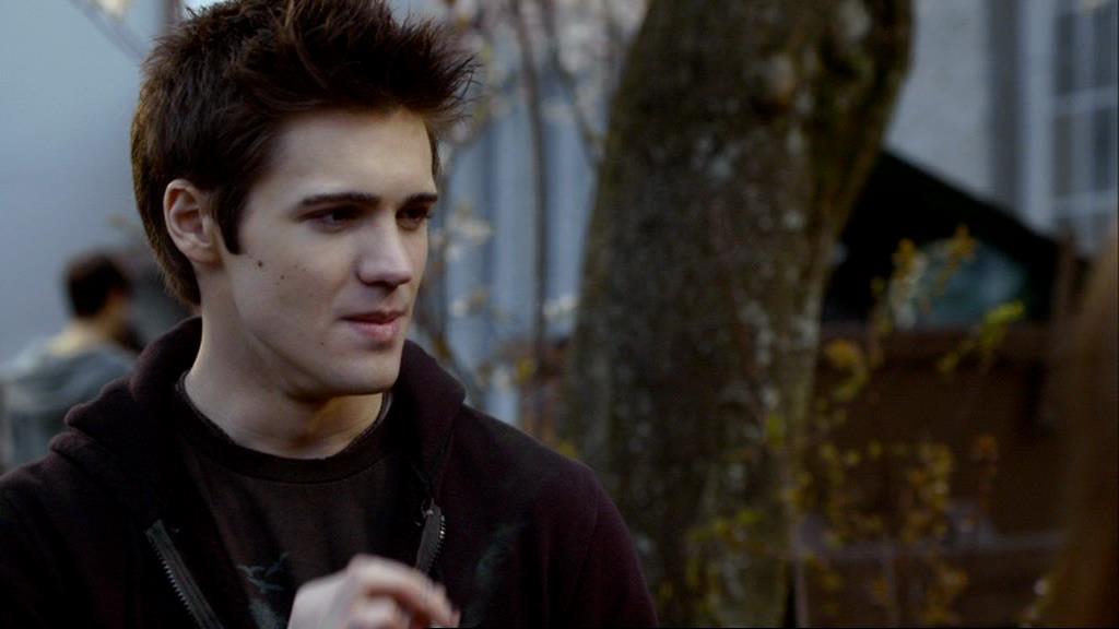 VampireDiariesWorld-dot-org_1x01Pilot_Captures00413.jpg