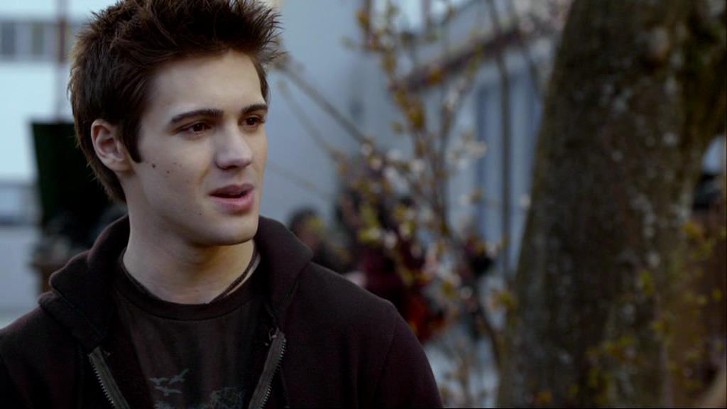 VampireDiariesWorld-dot-org_1x01Pilot_Captures00417.jpg