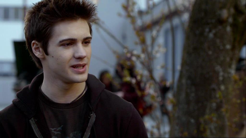 VampireDiariesWorld-dot-org_1x01Pilot_Captures00418.jpg