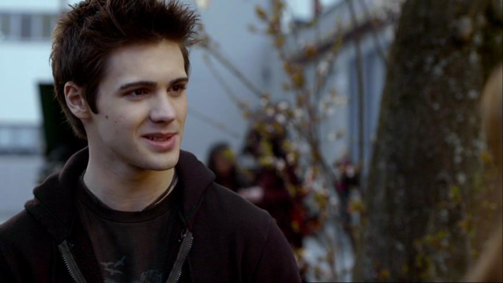 VampireDiariesWorld-dot-org_1x01Pilot_Captures00419.jpg