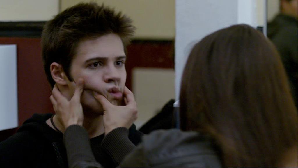 VampireDiariesWorld-dot-org_1x01Pilot_Captures00490.jpg