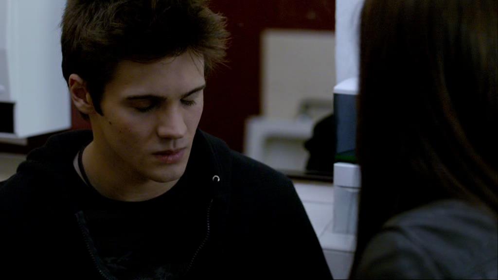 VampireDiariesWorld-dot-org_1x01Pilot_Captures00534.jpg