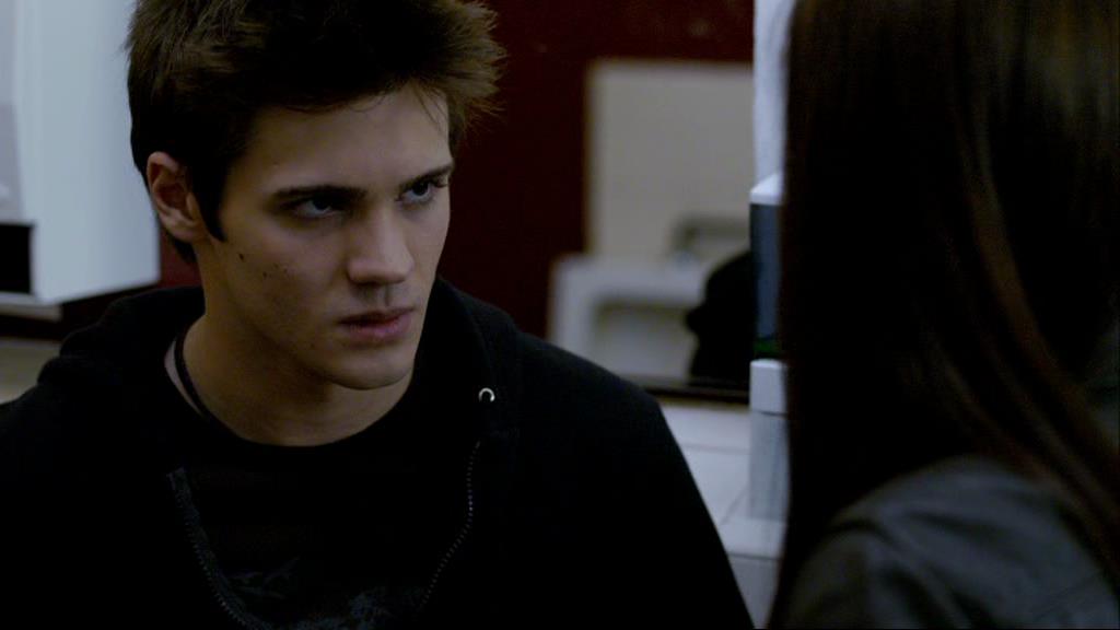 VampireDiariesWorld-dot-org_1x01Pilot_Captures00535.jpg