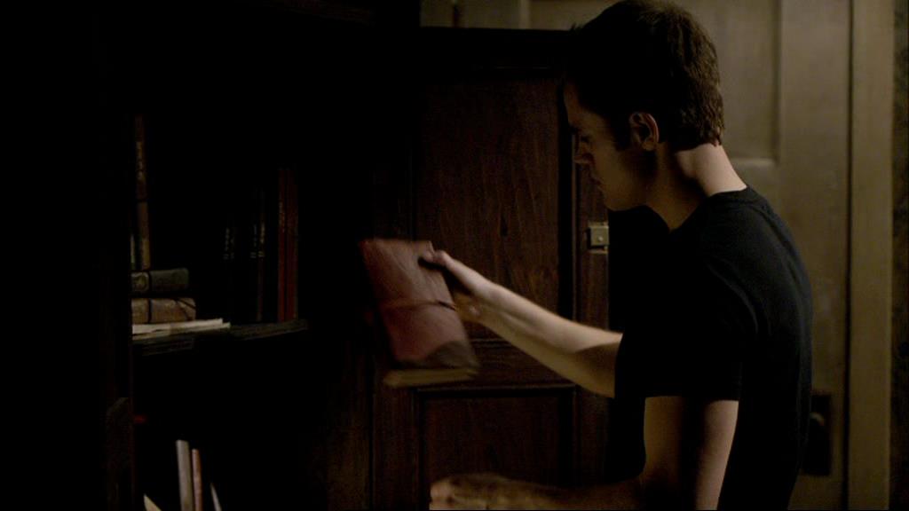 VampireDiariesWorld-dot-org_1x01Pilot_Captures01290.jpg