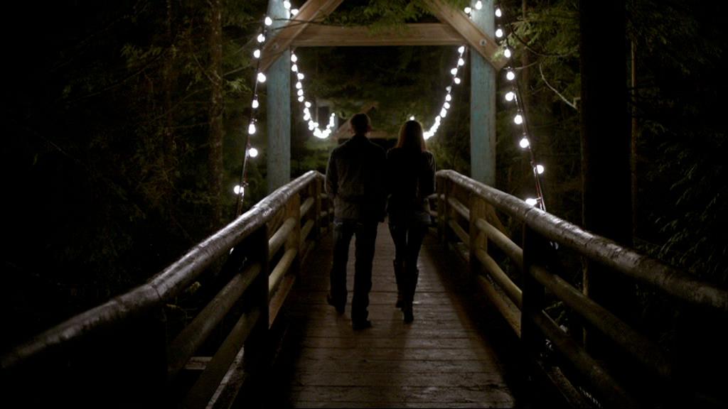 VampireDiariesWorld-dot-org_1x01Pilot_Captures01598.jpg