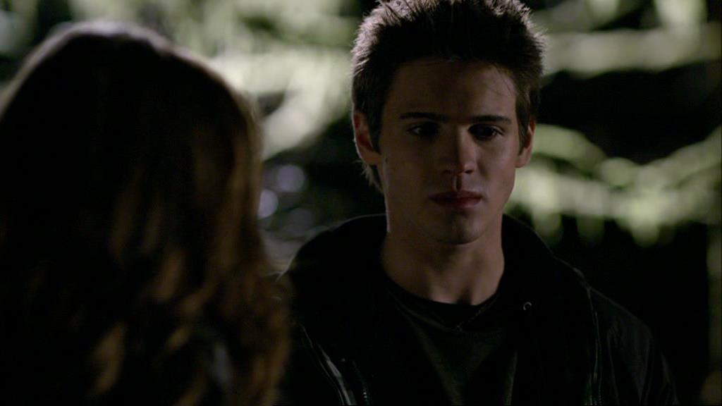 VampireDiariesWorld-dot-org_1x01Pilot_Captures01674.jpg