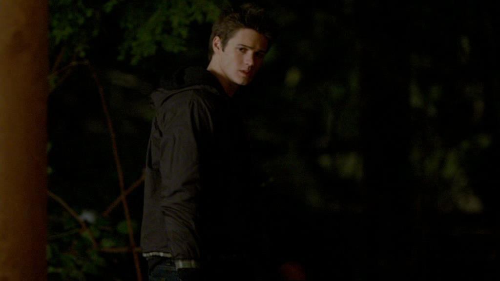 VampireDiariesWorld-dot-org_1x01Pilot_Captures01877.jpg