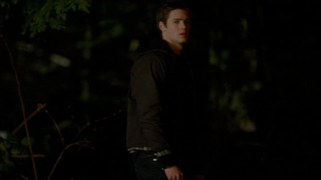 VampireDiariesWorld-dot-org_1x01Pilot_Captures01879.jpg