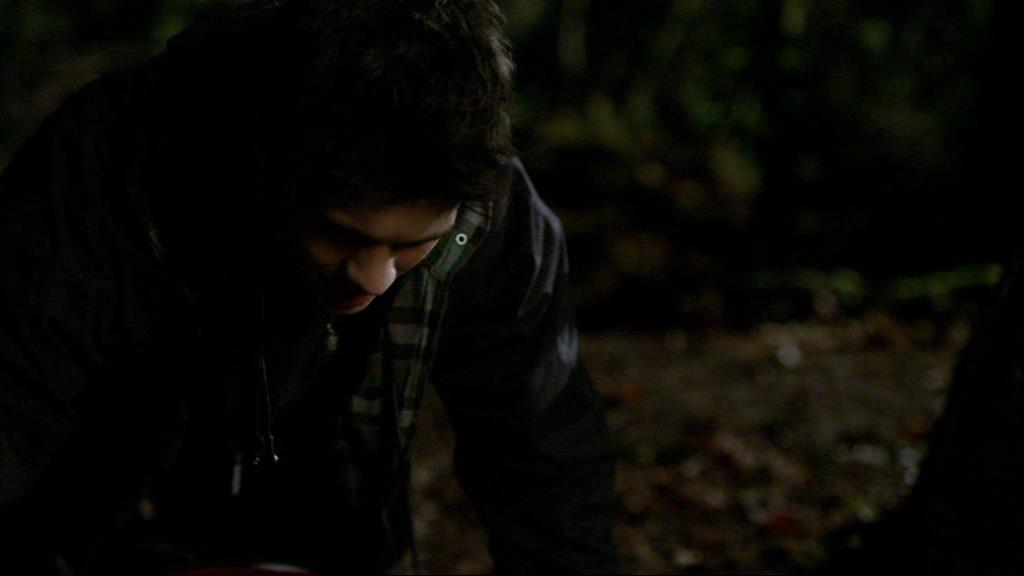 VampireDiariesWorld-dot-org_1x01Pilot_Captures01898.jpg