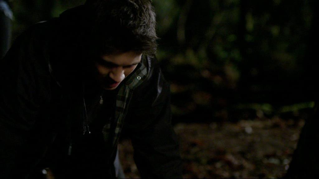 VampireDiariesWorld-dot-org_1x01Pilot_Captures01899.jpg