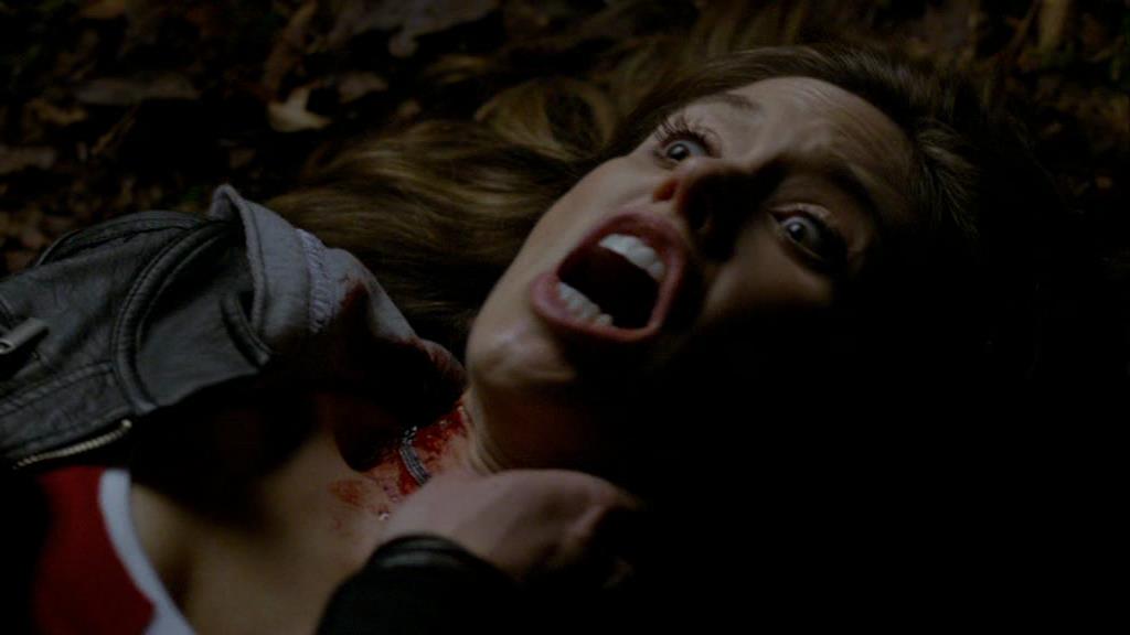 VampireDiariesWorld-dot-org_1x01Pilot_Captures01910.jpg