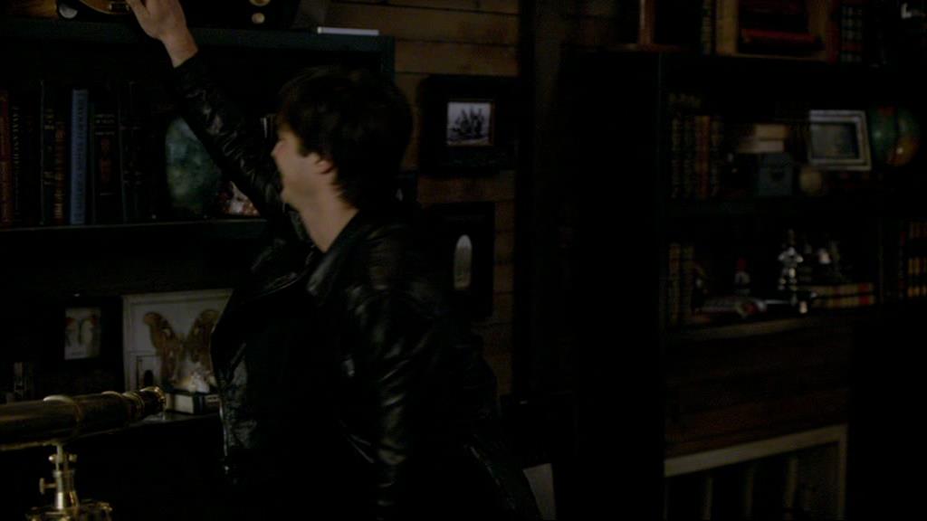 VampireDiariesWorld-dot-org_1x01Pilot_Captures02009.jpg